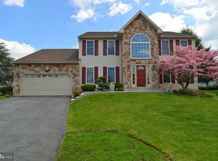 397 Oneida Dr, Sinking Spring, PA 19608