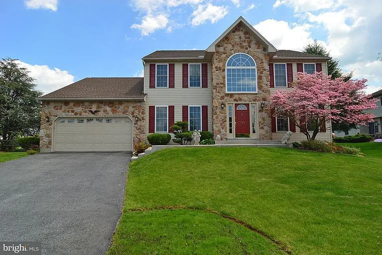 397 Oneida Dr photo 1