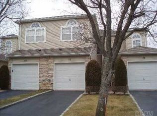 77 Windwatch Dr, Hauppauge, NY 11788