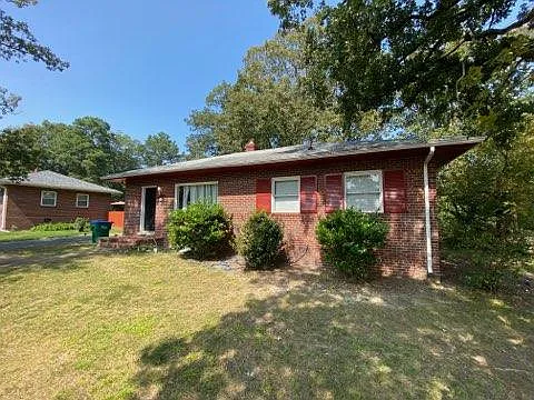 3 bed, 1098 sqft, $2,164 — Photo 1