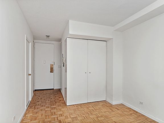 3rd image of 159 E 30th St APT 4A