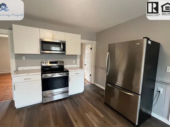 715 Riverside Drive, 715 Riverside Dr #1, North Grosvenordale, CT 06255