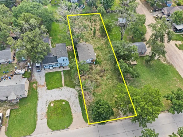 602 N Flora St, Wichita, KS 67212