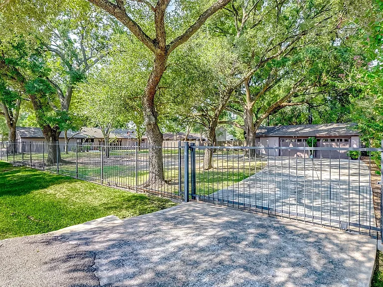 9218 Hammerly Blvd — Photo 40