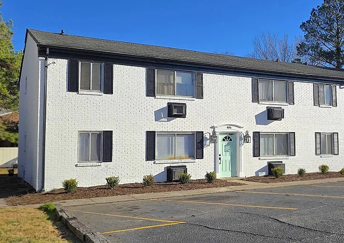 2 bed, 1.0 bath, 850 sqft, $1,050 — Photo 1