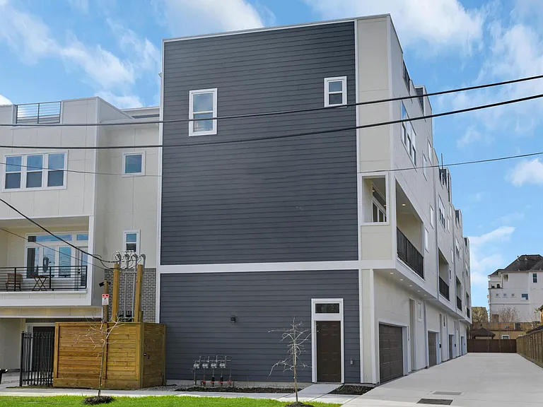2116 Hadley St — Photo 1