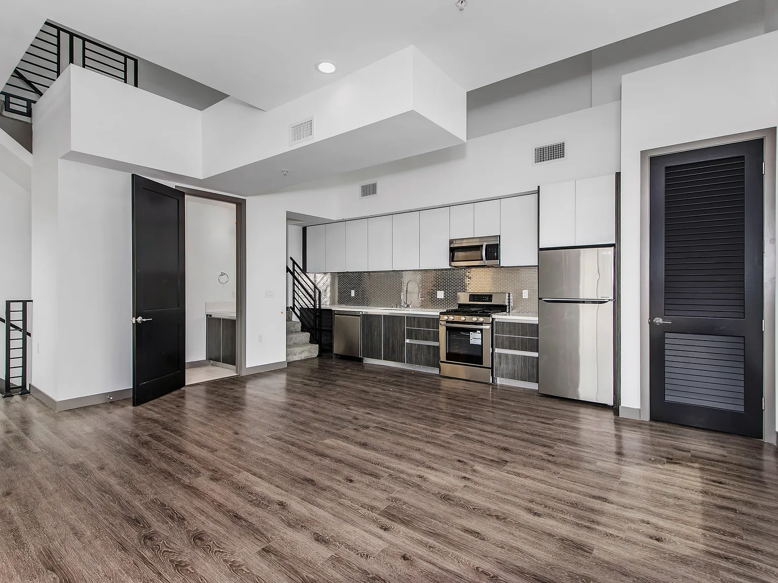 1 bed, 1.5 bath, 850 sqft, $2,516 — Photo 4