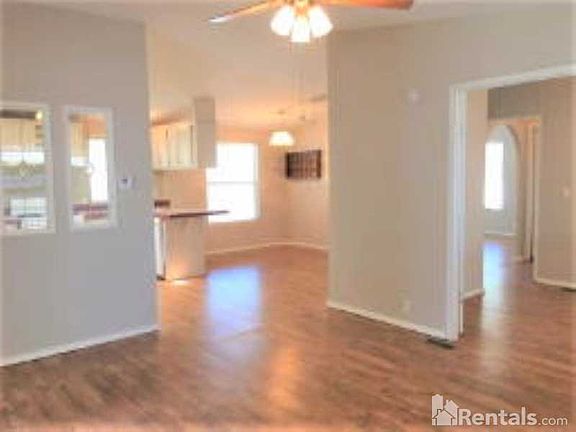2nd image of 1063 Sable Cir