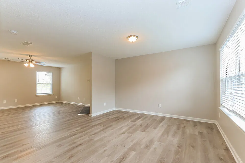 4 bed, 2.5 bath, 2193 sqft, $2,140 — Photo 4