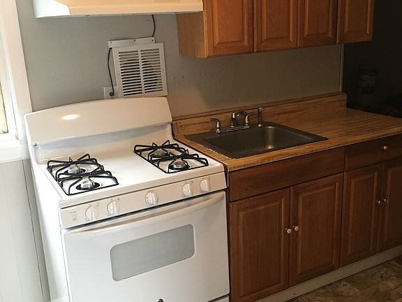 5th image of 215 Ardmore Ave