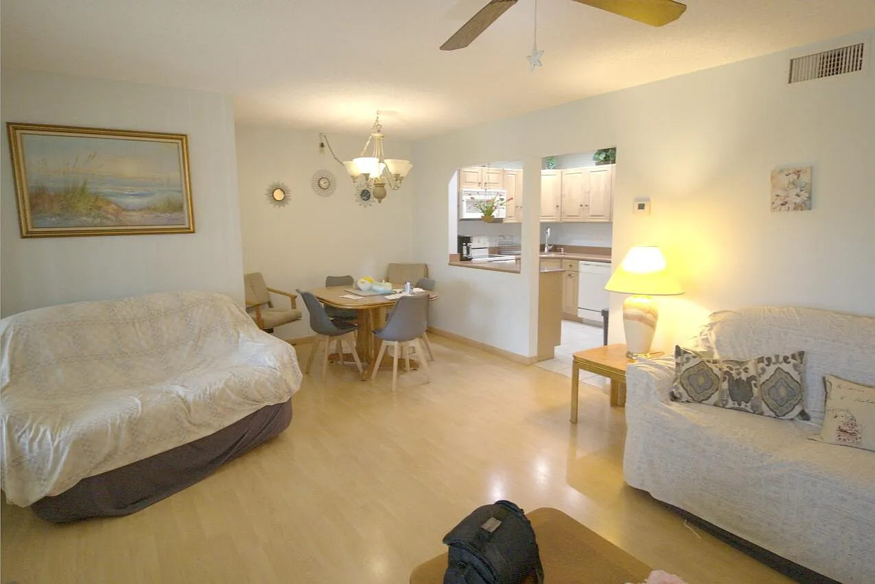 2 bed, 1.5 bath, 935 sqft, $1,700 — Photo 2