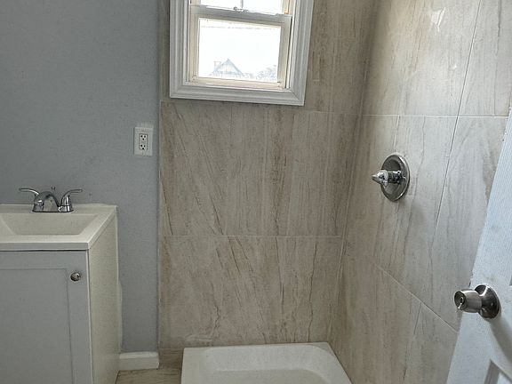 5th image of 209 Seaman St Floor 2