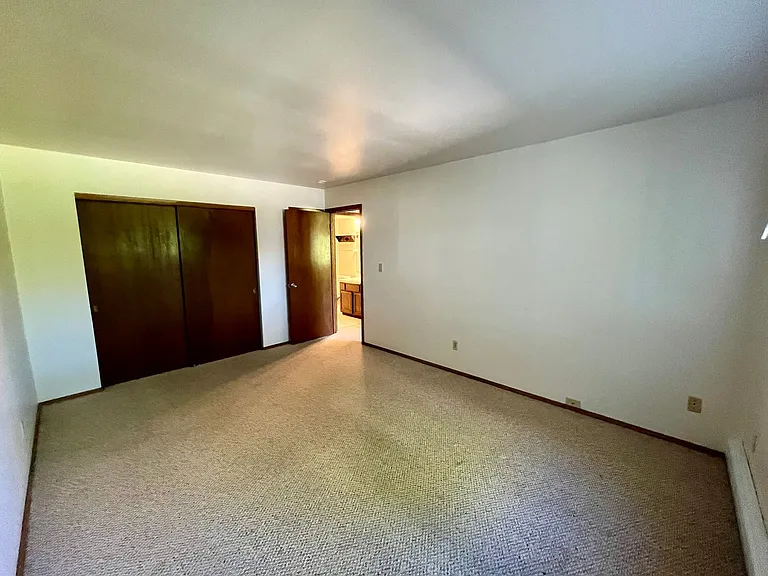 W155N11352 Sylvan Cir — Photo 8