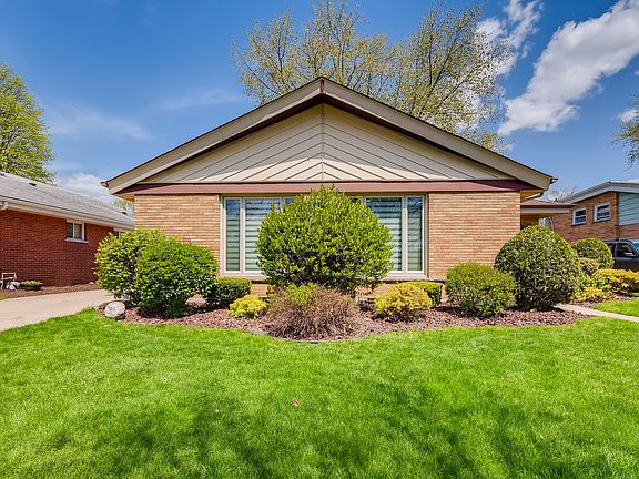 3rd image of 11038 Martindale Dr