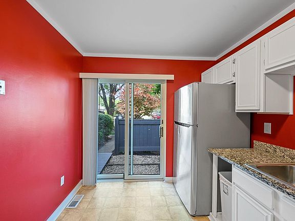 4th image of 75 Twin Lakes Dr