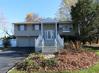 1 Northgate Dr, Greenlawn, NY 11740