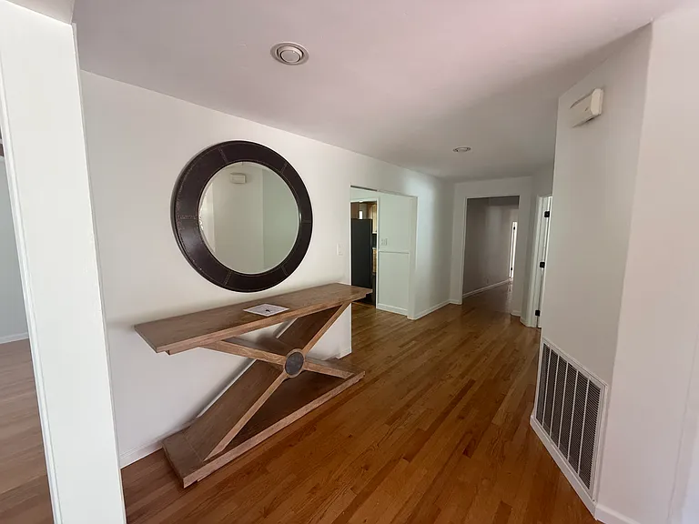 32 Seca Pl — Photo 8