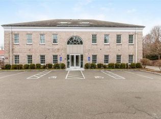 1990 Bronson Rd #7, Fairfield, CT 06824