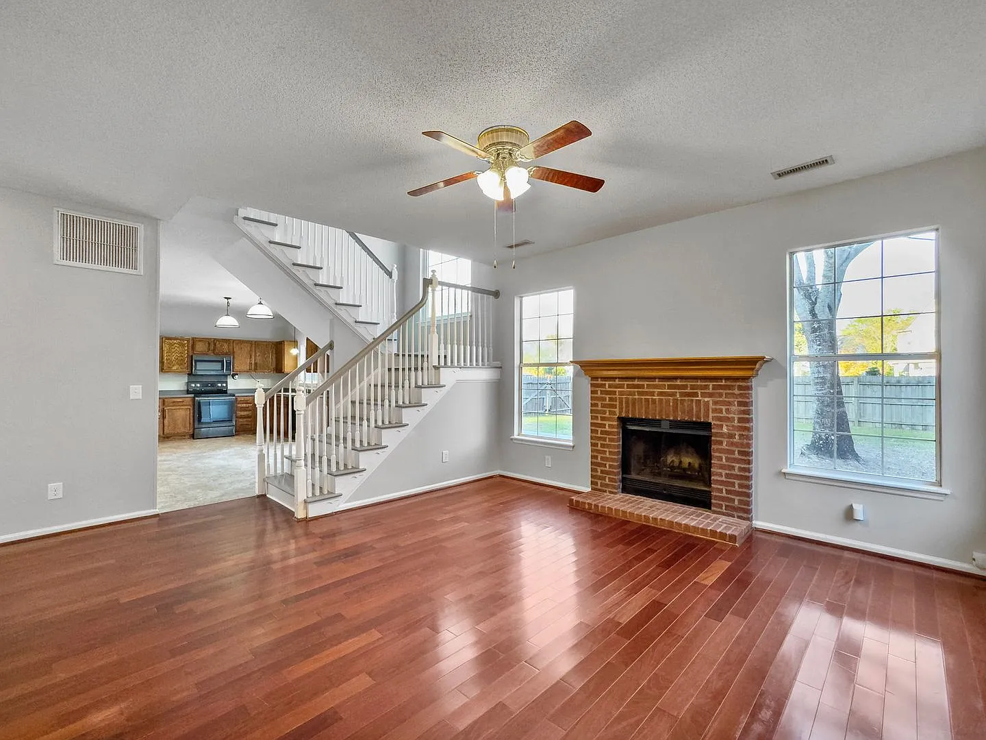 Gorgeous Home in Charleston — Photo 2