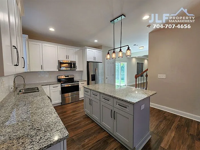 2520 Ashe Ave — Photo 6