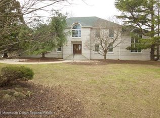 20 Shira Ln, Manalapan, NJ 07726
