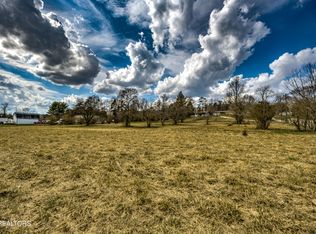 3275 W Wolf Valley Rd, Clinton, TN 37716