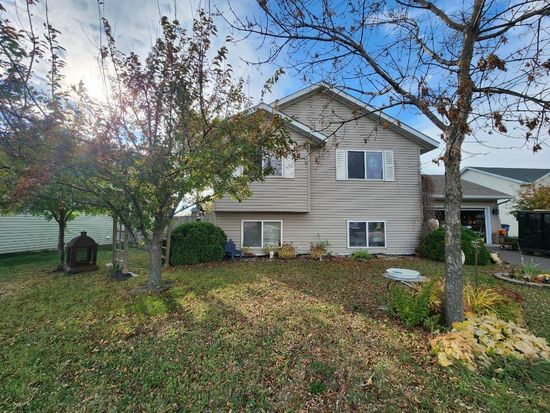 843 Sierra Ln, Saint Cloud, MN 56303