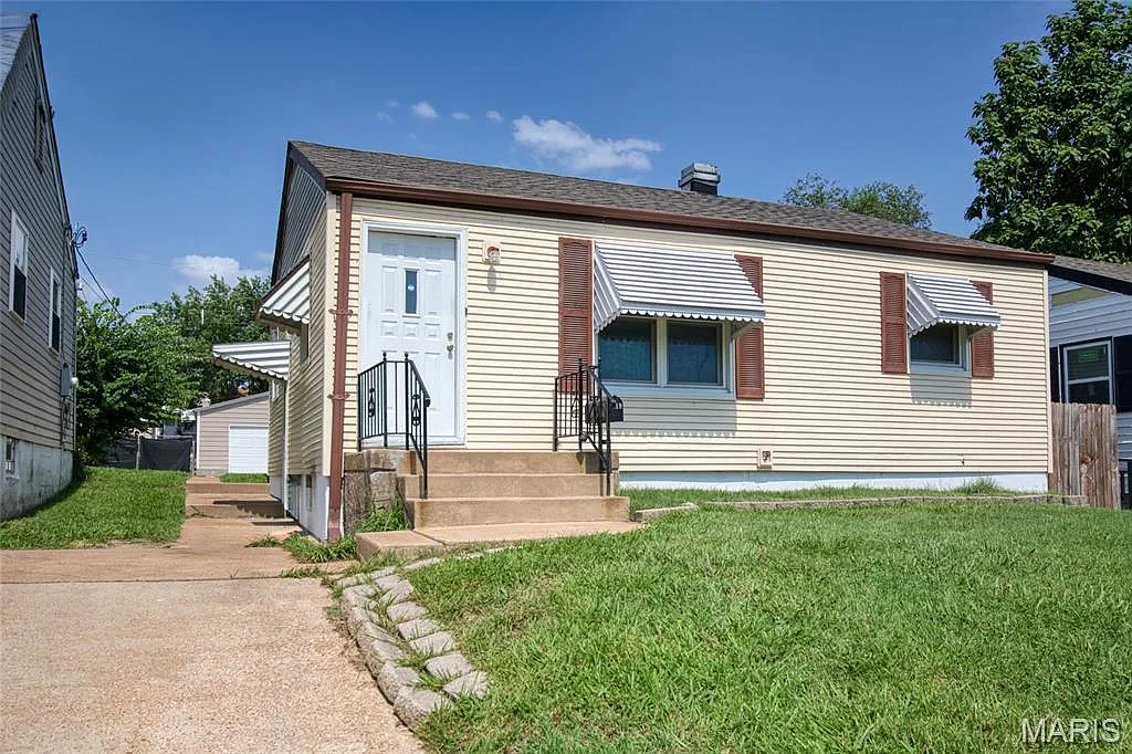 2 bed, 1.0 bath, 780 sqft, $1,300 — Photo 2