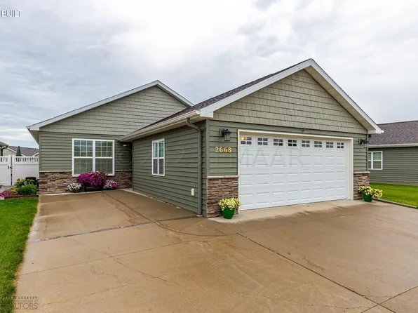 2668 Whispering Creek Cir S, Fargo, ND 58104