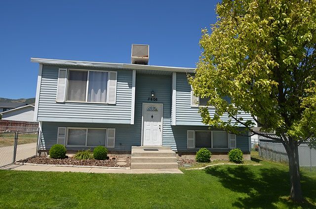 1st image of 3606 S Buckeroo Dr