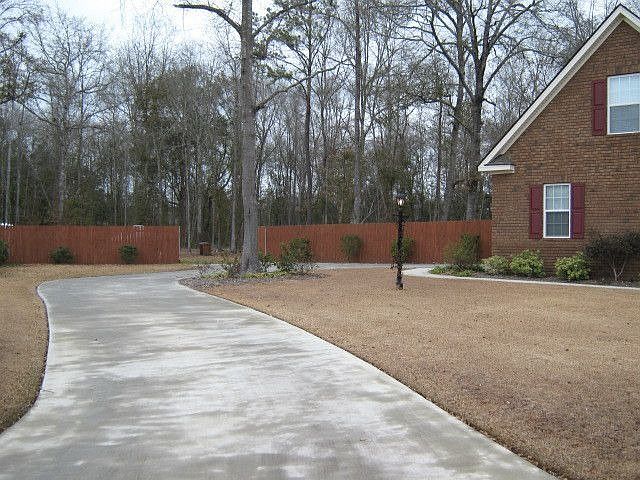 2nd image of 405 Belfast Ct
