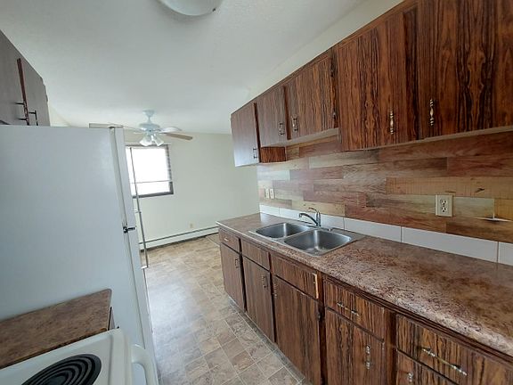 5th image of 7148 Parke Ave
