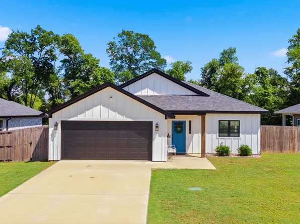 17018 Crossing Cir, Lindale, TX 75771