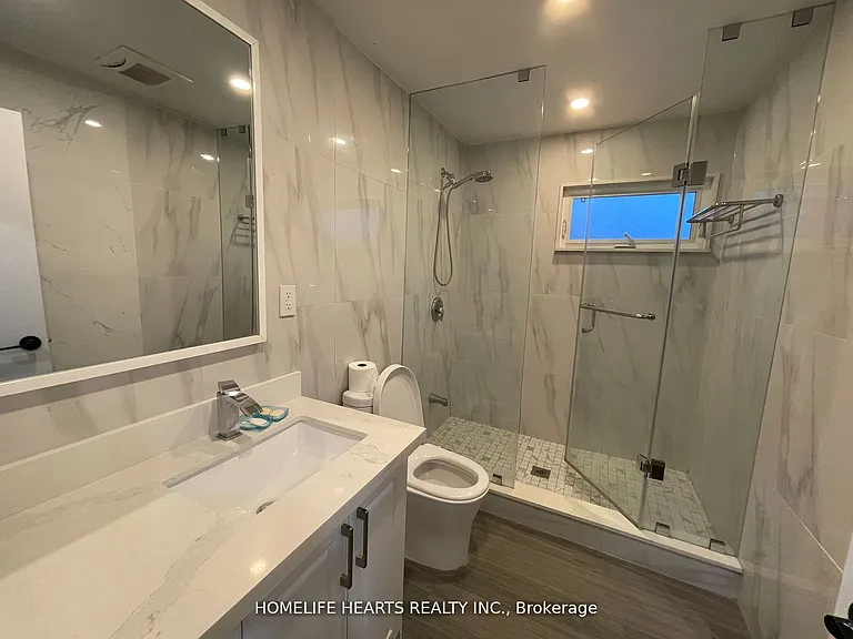 4674 Eastwood Cres — Photo 23