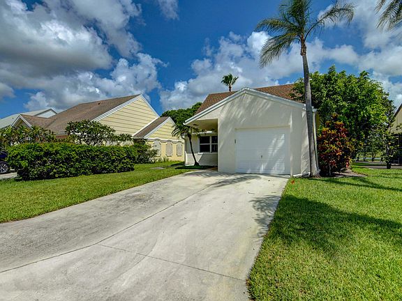 4th image of 51 Tara Lakes Dr E