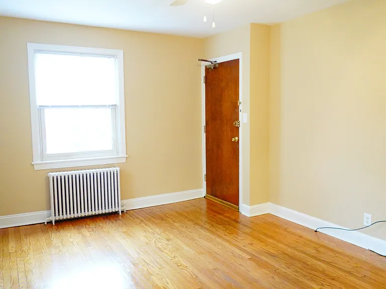 8210 Greenwood Ave — Photo 13