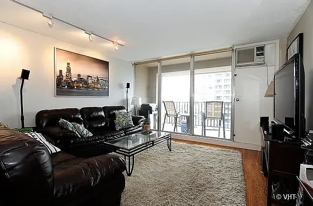 1960 N Lincoln Park West Ave #1111 — Photo 2