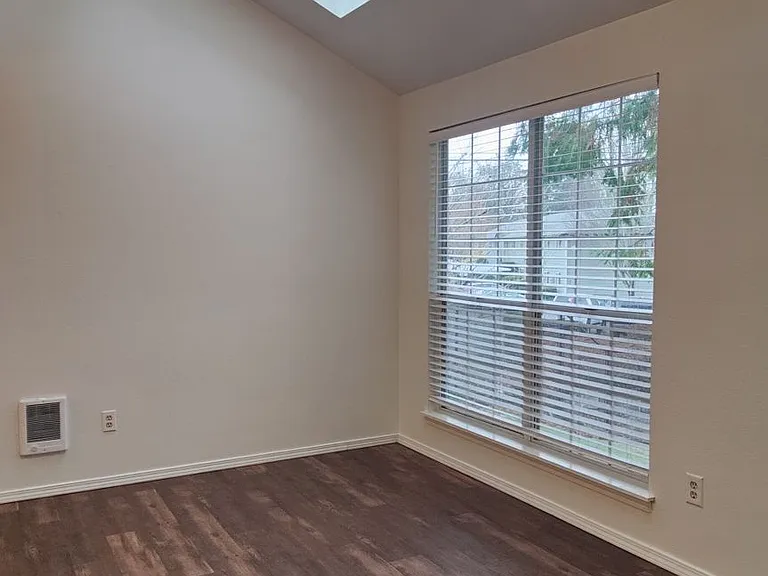 1109 Schurman Rd S — Photo 11
