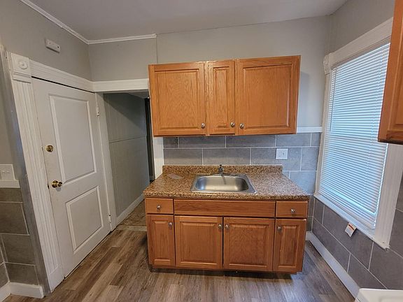 4th image of 578 Howard Ave #2