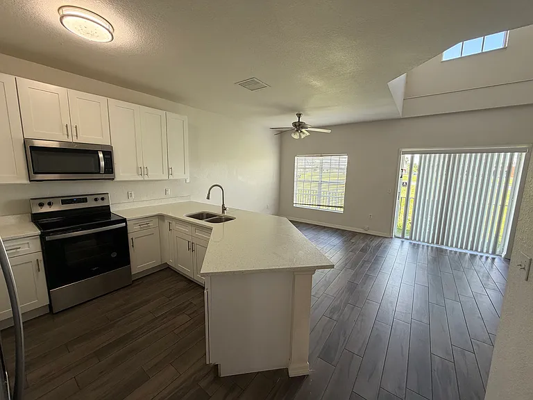2013 Claudia Ln — Photo 6