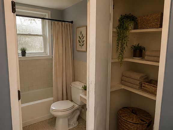 5th image of 1956 Maryland Ave E #9