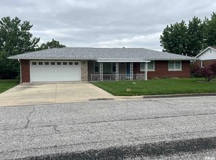 7 Southvale Dr, Jacksonville, IL 62650