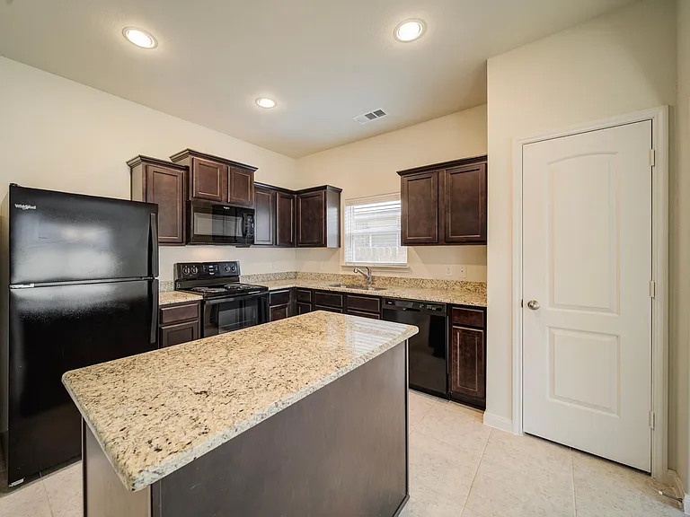4517 Shy Creek Ln — Photo 8