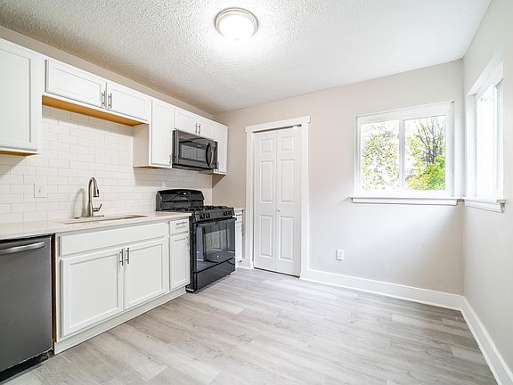 5th image of 278 Lechner Ave