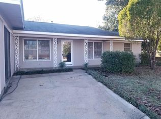 572 Sharon Ln, Ozark, AL 36360