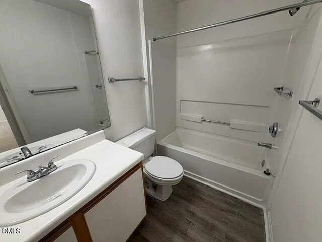 4 bed, 4.0 bath, 1224 sqft, $2,200 — Photo 3
