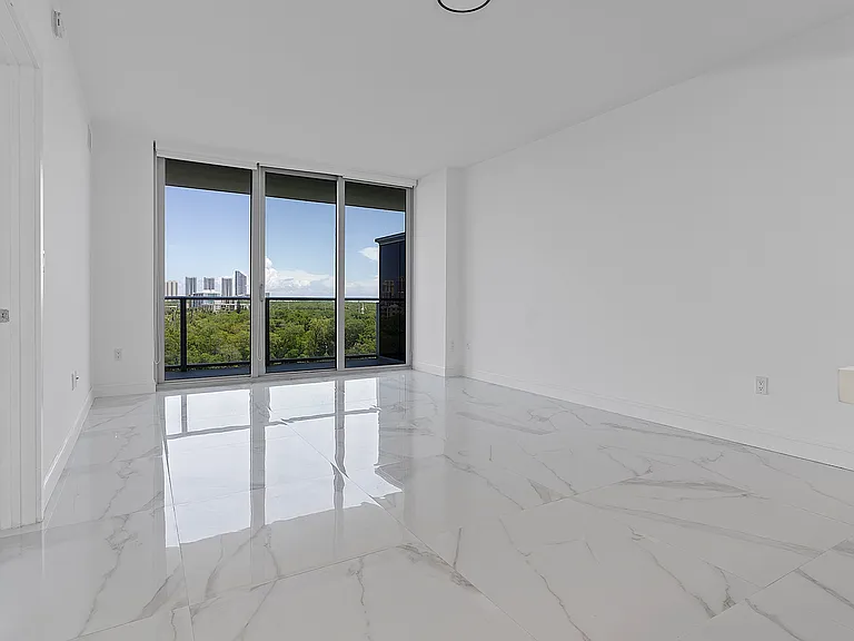 16385 Biscayne Blvd #717 — Photo 21