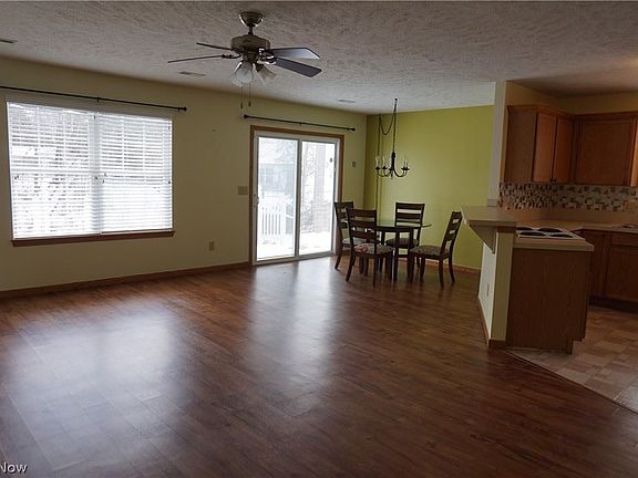 2nd image of 121 Woodbine Oval #23