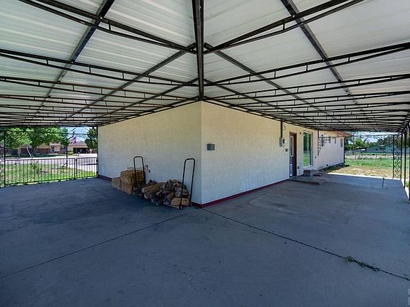 4th image of 981 Tamarack Cir