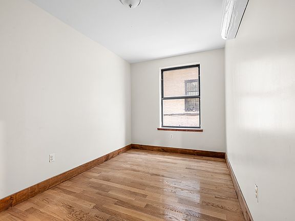 5th image of 336 Starr St APT 1R